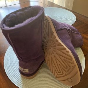 UGG CLASSIC SHORT BOOTS